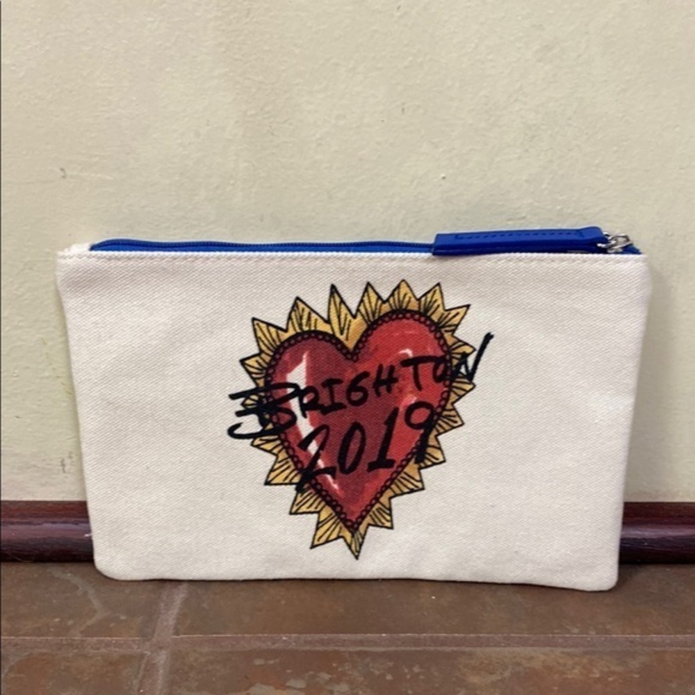 New Brighton Love of Art Pouch 2019 birds heart crown colorful-Tom Clancy